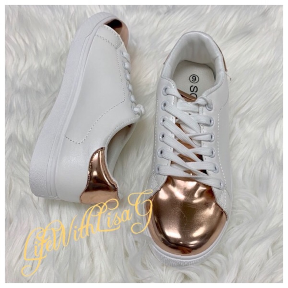 ✨HOST PICK✨ White/Metallic Sneaker